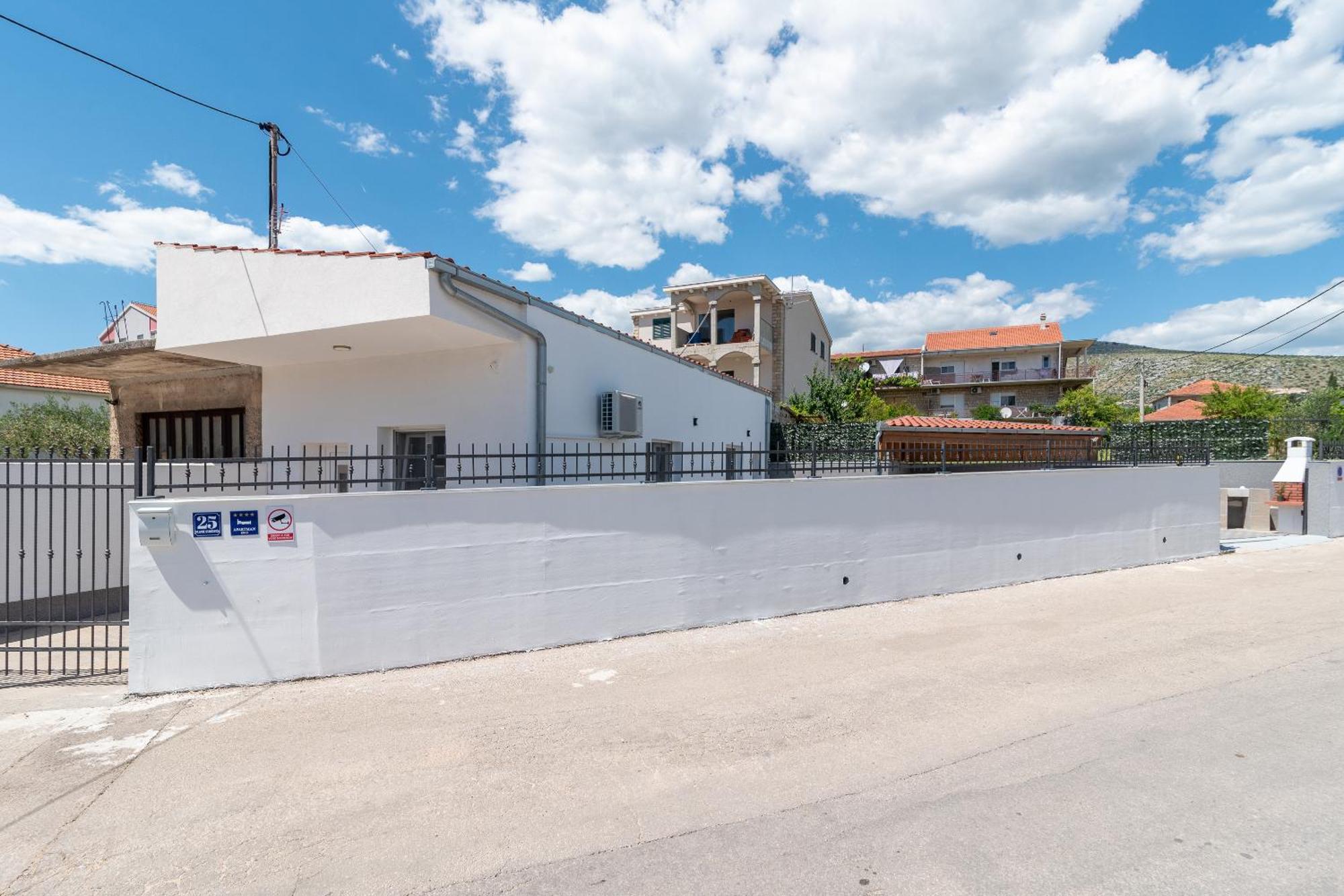 Apartman Dino Trogir Exteriör bild