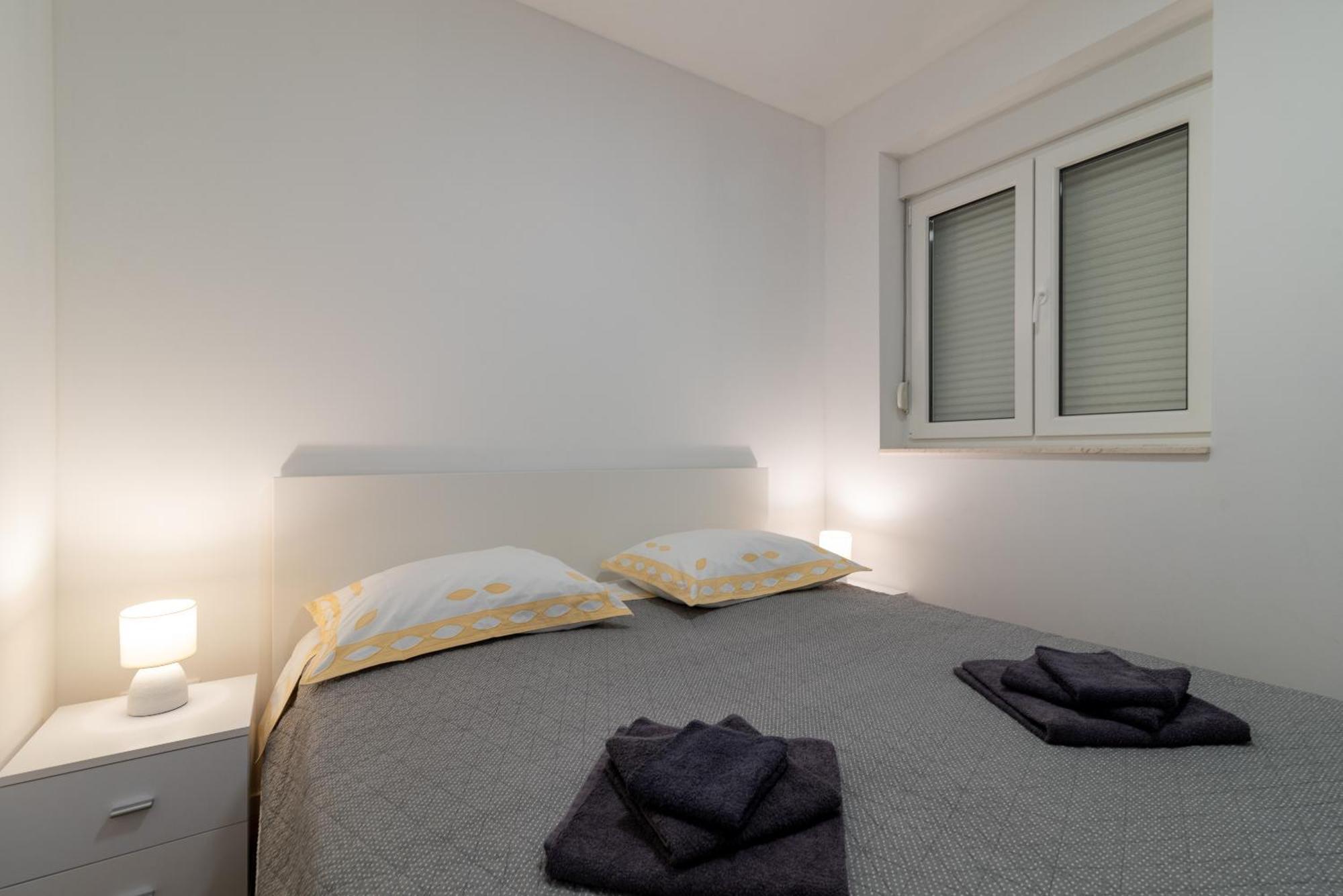 Apartman Dino Trogir Exteriör bild